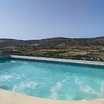 Апартаменты Panorama Lounge - Romantic Getaway With Private Pool Mgarr