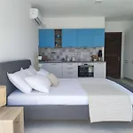 Апартаменты Panorama Lounge - Romantic Getaway With Private Pool Mgarr